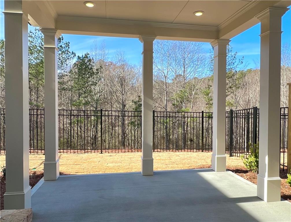 3347 Goodwin Park Suwanee, GA 30024 - Photo 20 of 28 a view of an empty room and windows