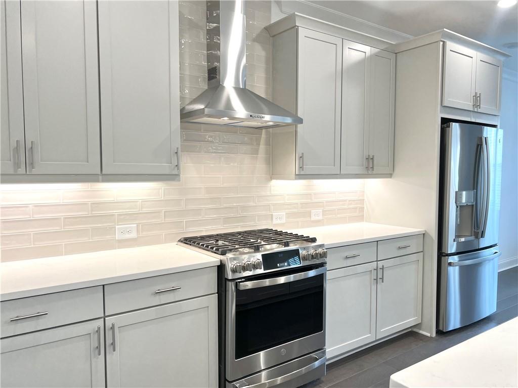 3347 Goodwin Park Suwanee, GA 30024 - Photo 4 of 28 a kitchen with stainless steel appliances granite countertop a sink stove and refrigerator