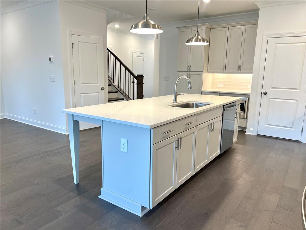 3347 Goodwin Park Suwanee, GA 30024 - Photo 7 of 28 a kitchen that has a lot of cabinets in it