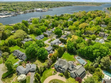 $1,350,000 | 6 Driftwood Lane, Barrington, RI 02806
