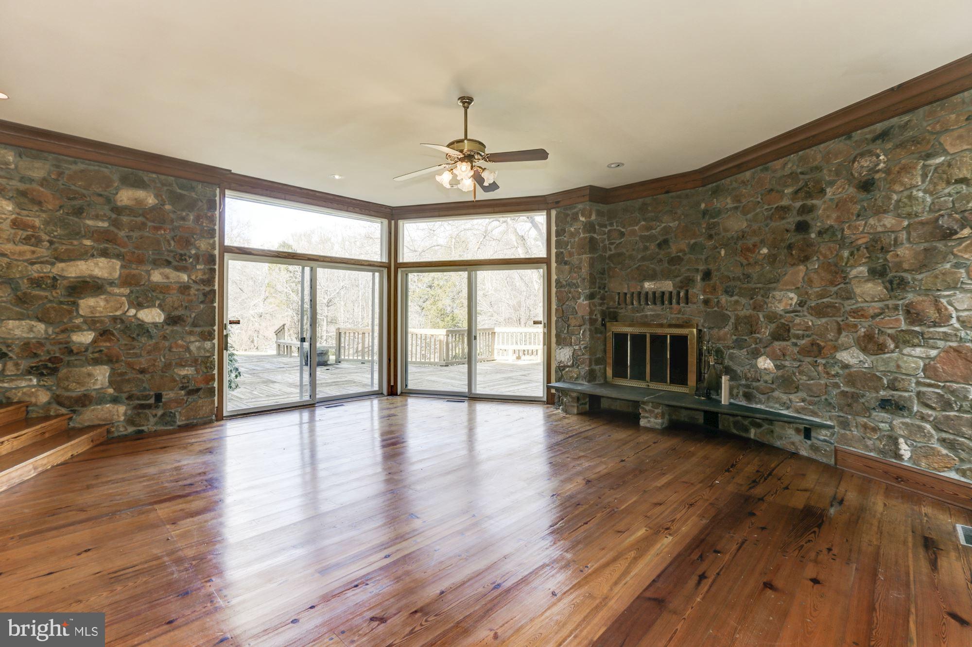 10187 Cliff Mills Road Marshall, VA 20115 - Photo 13 of 46 Living room w fireplace and deck