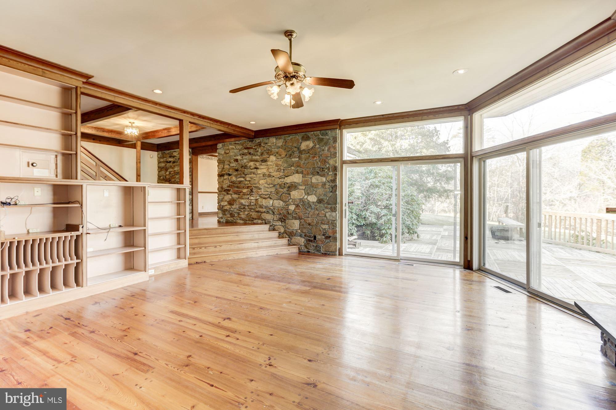 10187 Cliff Mills Road Marshall, VA 20115 - Photo 14 of 46 Light filled living room w built-ins