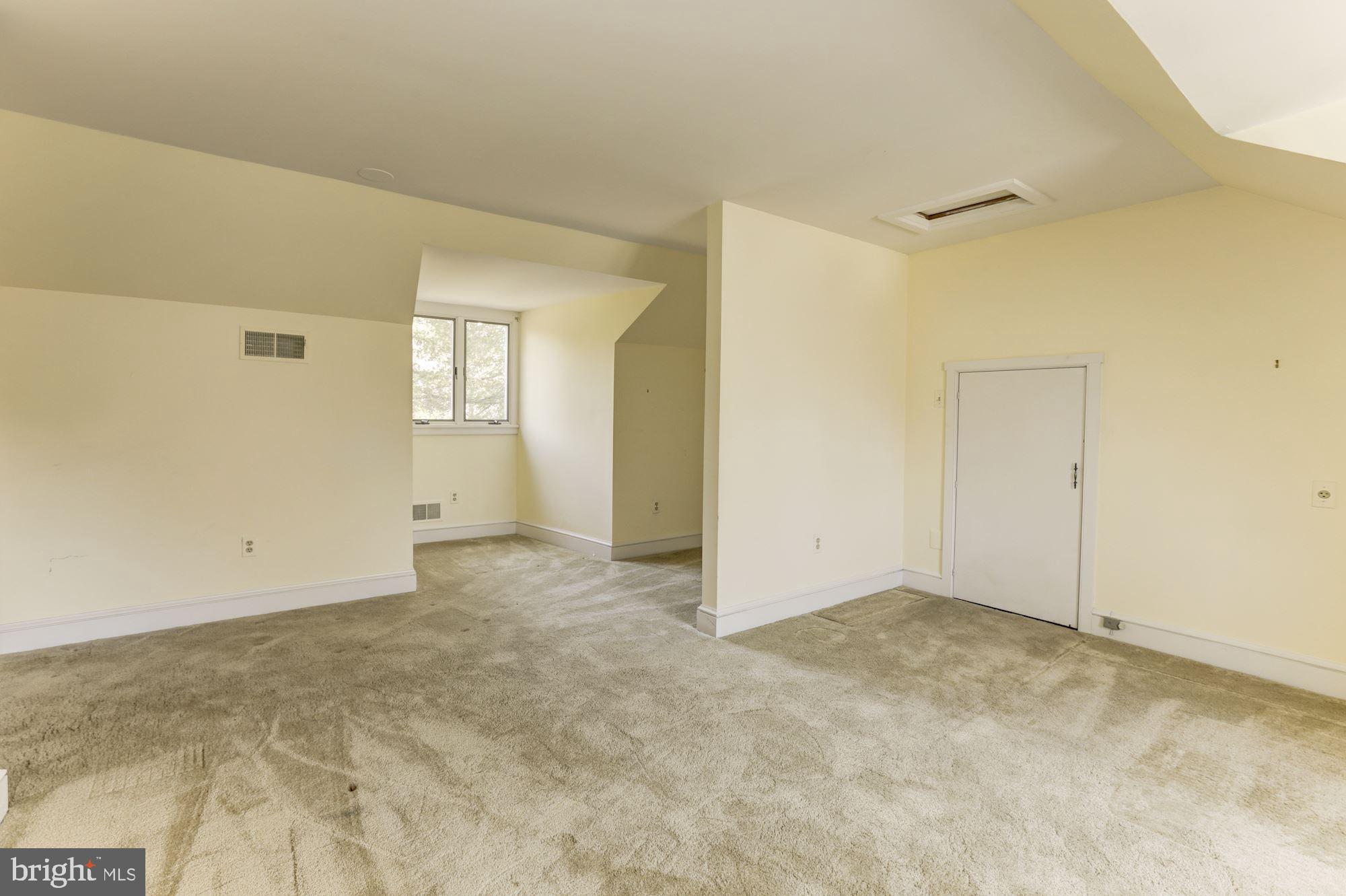 10187 Cliff Mills Road Marshall, VA 20115 - Photo 21 of 46 Finished upstair space for bedroom