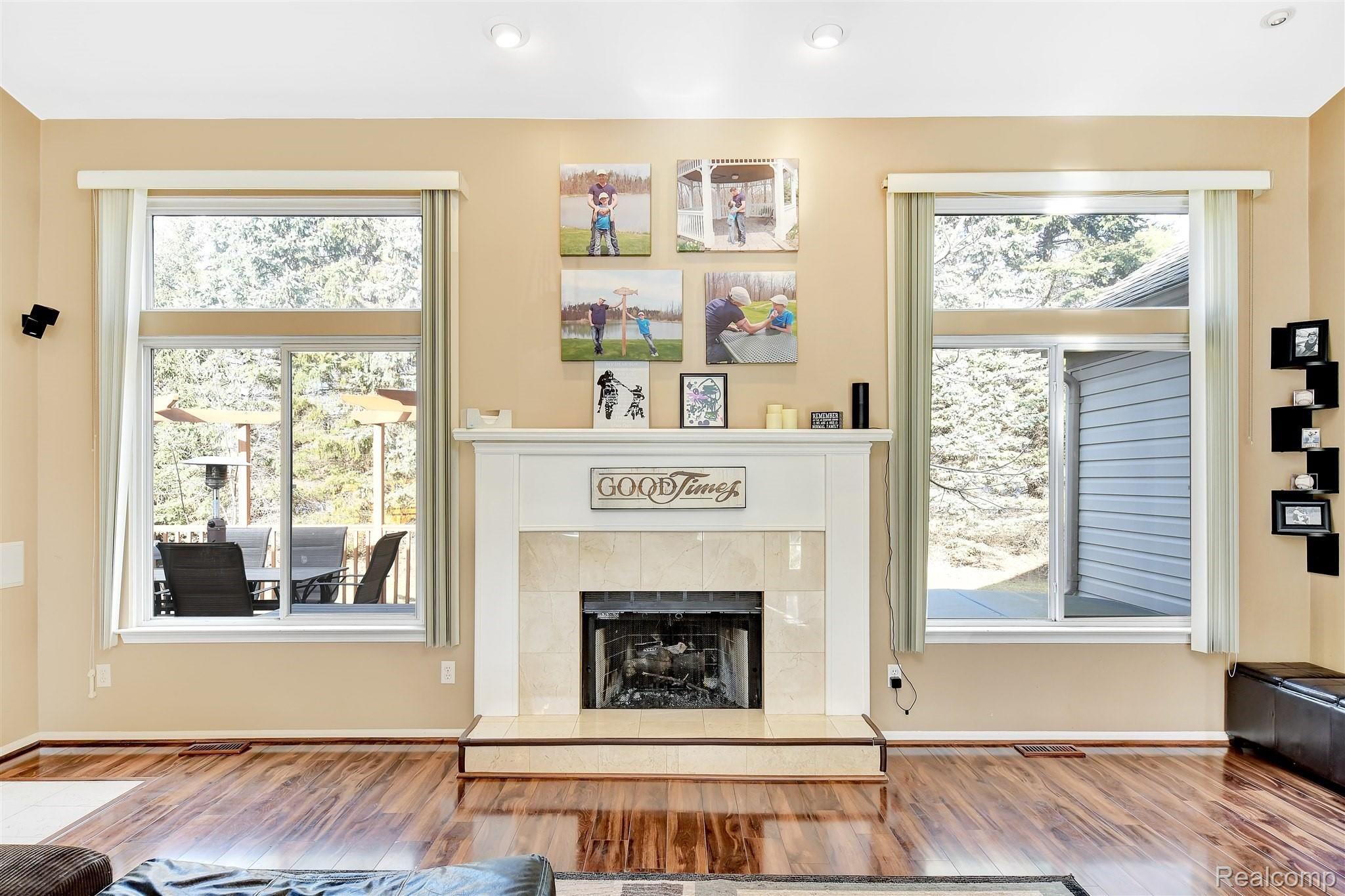 1241 Ridgeview Circle Lake Orion, MI 48362 - Photo 3 of 26 DSC_0510.jpg
