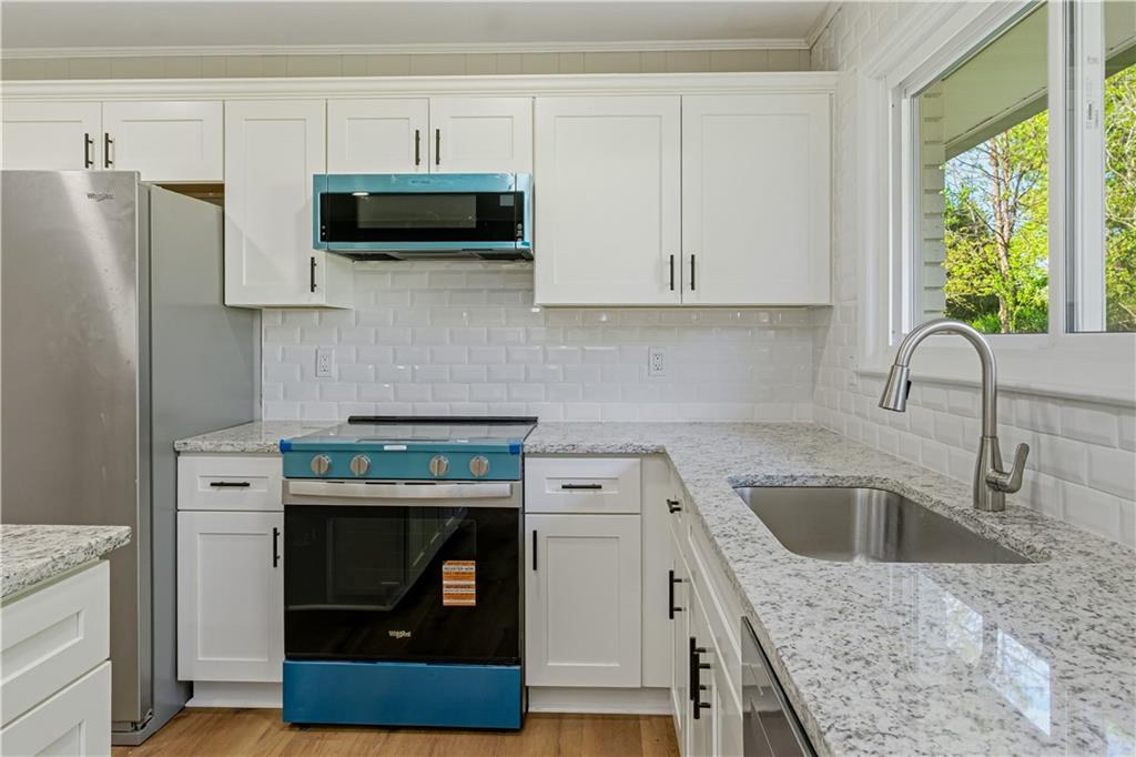 5605 Burke Lane Gainesville, GA 30506 - Photo 32 of 62 a kitchen with a stove a refrigerator and a sink