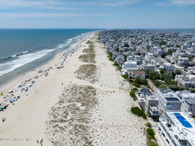 a view of lot of ocean