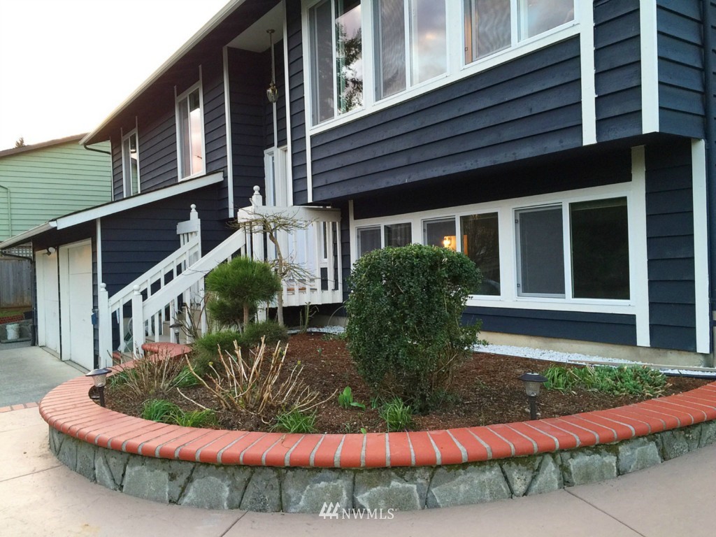 4426 Southeast 4th Street Renton, WA 98059 - Photo 5 of 25 Gallery Image 5