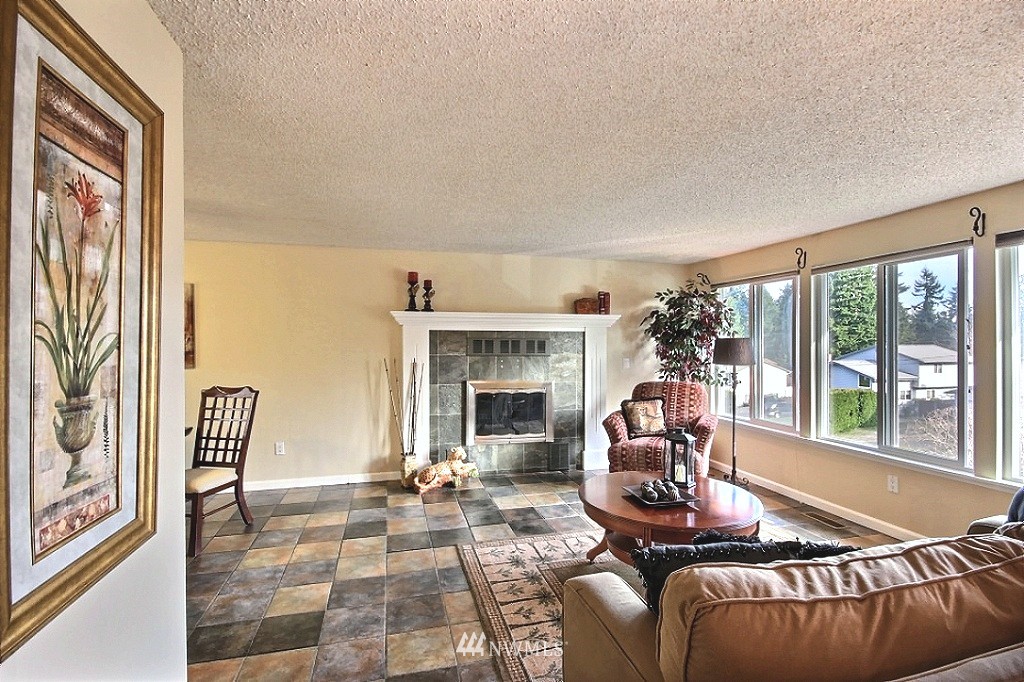 4426 Southeast 4th Street Renton, WA 98059 - Photo 6 of 25 Gallery Image 6