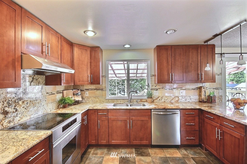 4426 Southeast 4th Street Renton, WA 98059 - Photo 9 of 25 Gallery Image 9