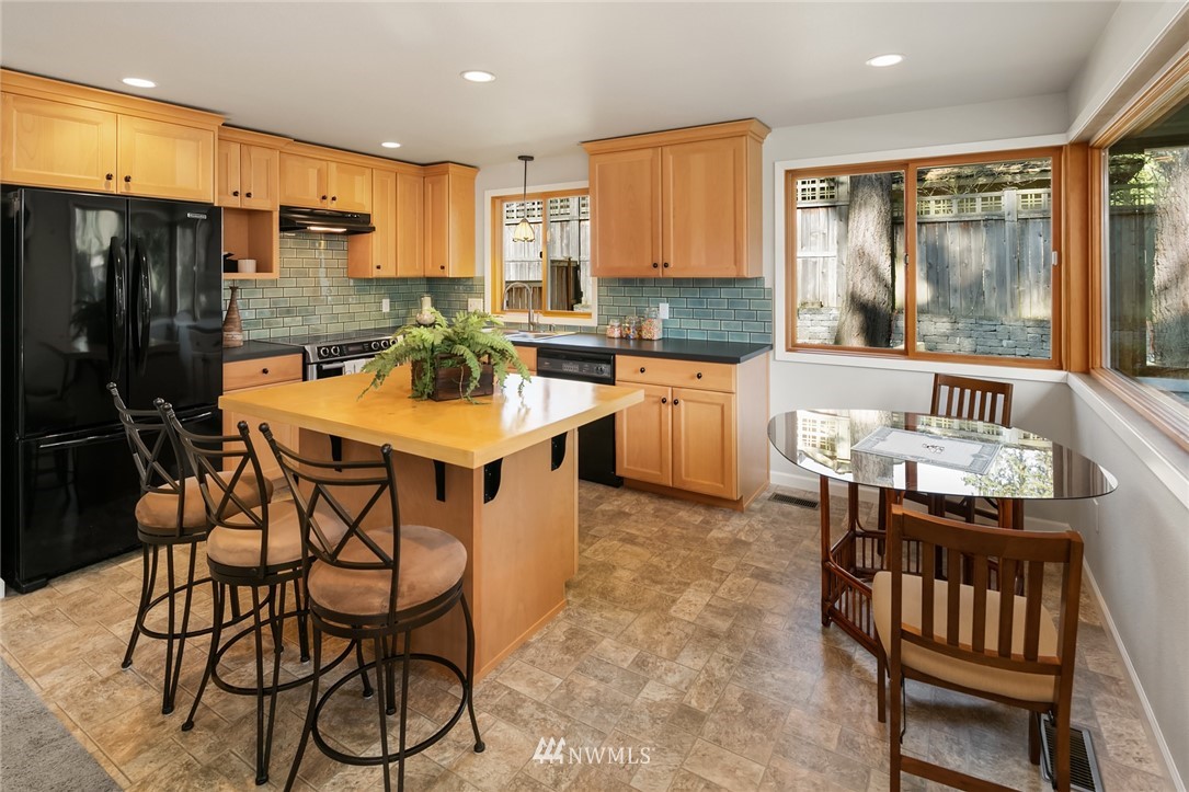 14620 165th Avenue Southeast Renton, WA 98059 - Photo 5 of 19 Gallery Image 5