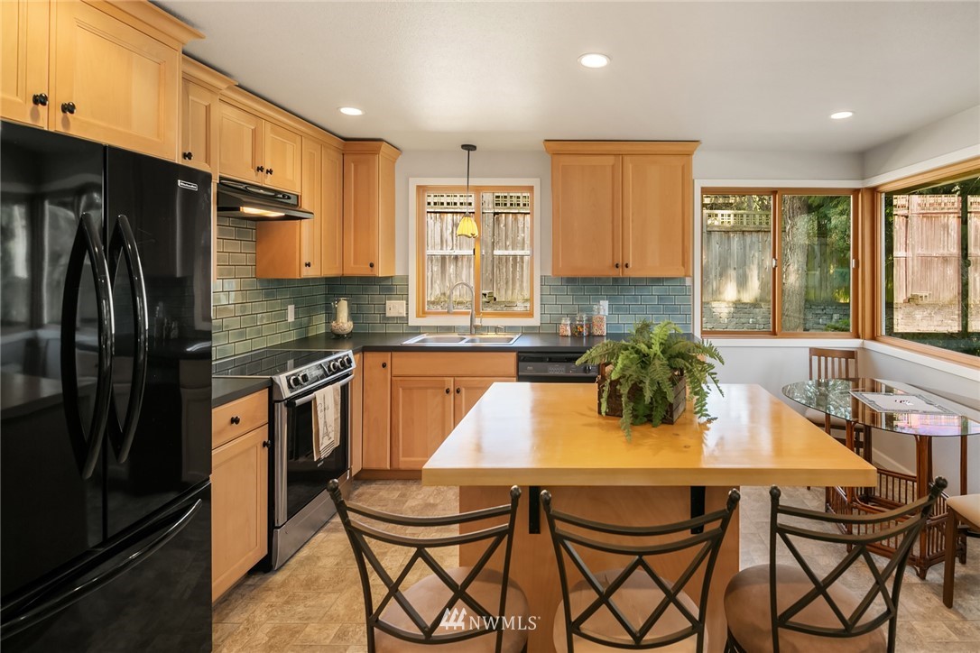 14620 165th Avenue Southeast Renton, WA 98059 - Photo 8 of 19 Gallery Image 8