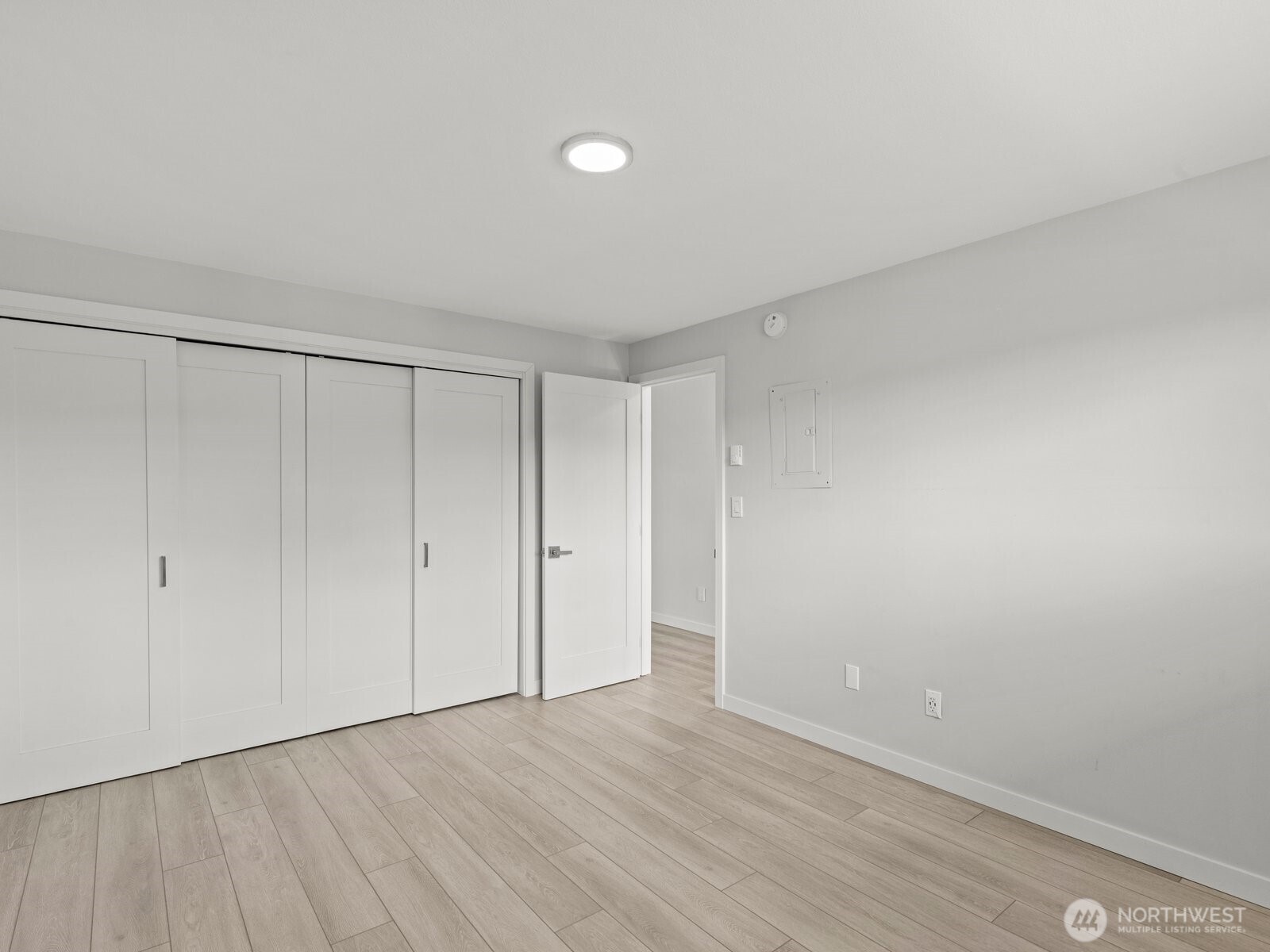 300 2nd Avenue North, Unit 2E Edmonds, WA 98020 - Photo 13 of 33