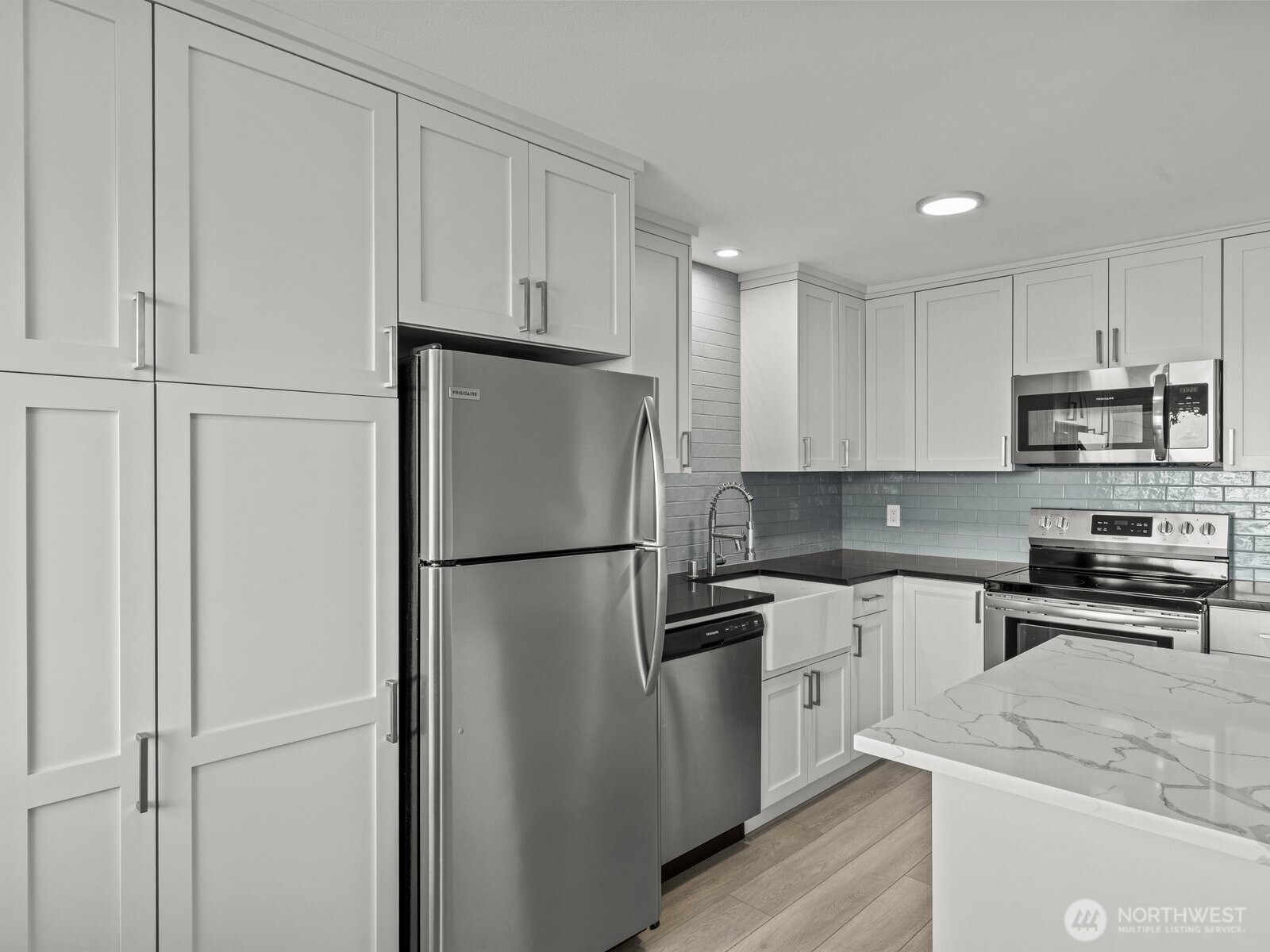 300 2nd Avenue North, Unit 2E Edmonds, WA 98020 - Photo 7 of 33