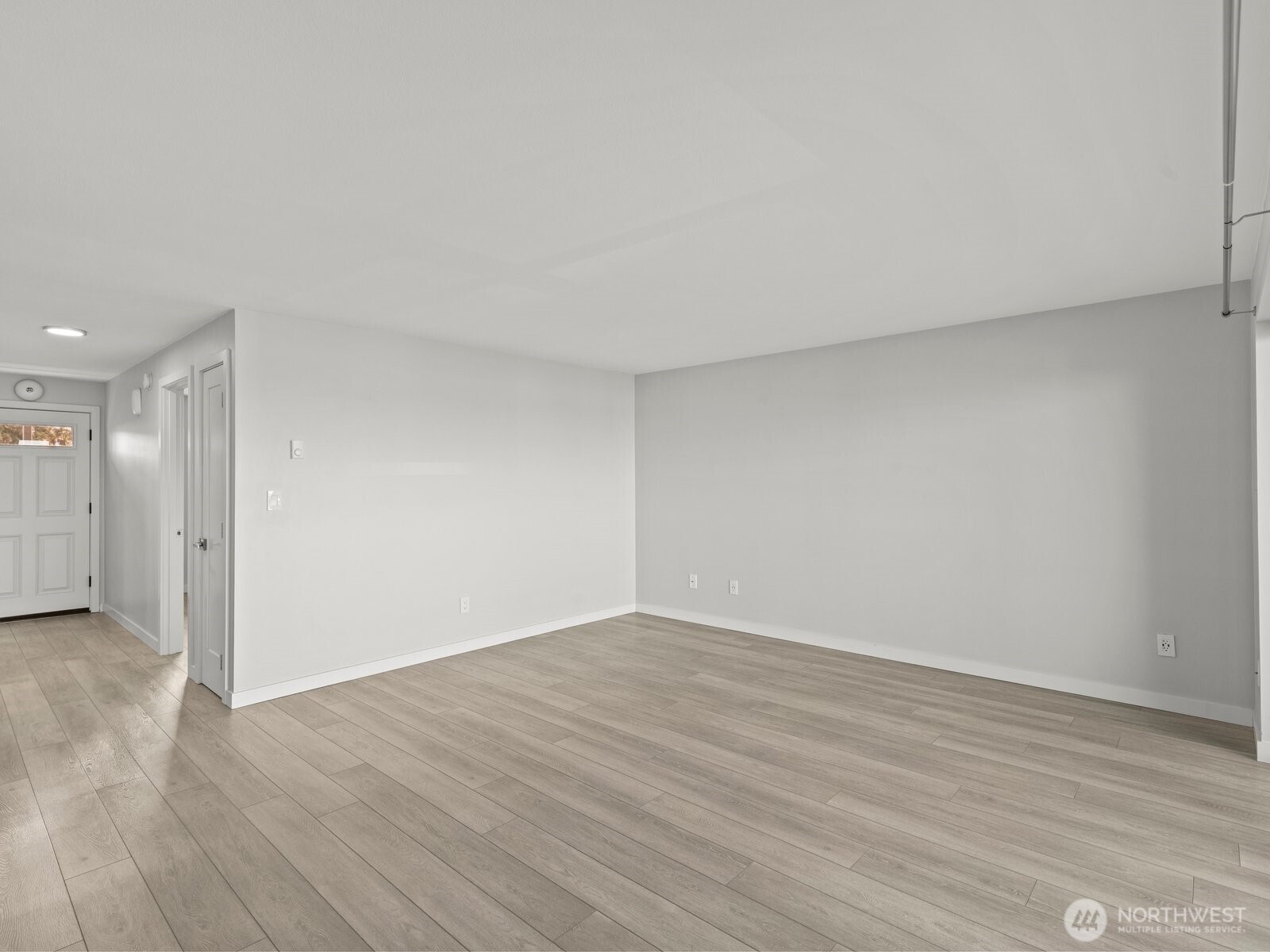 300 2nd Avenue North, Unit 2E Edmonds, WA 98020 - Photo 8 of 33