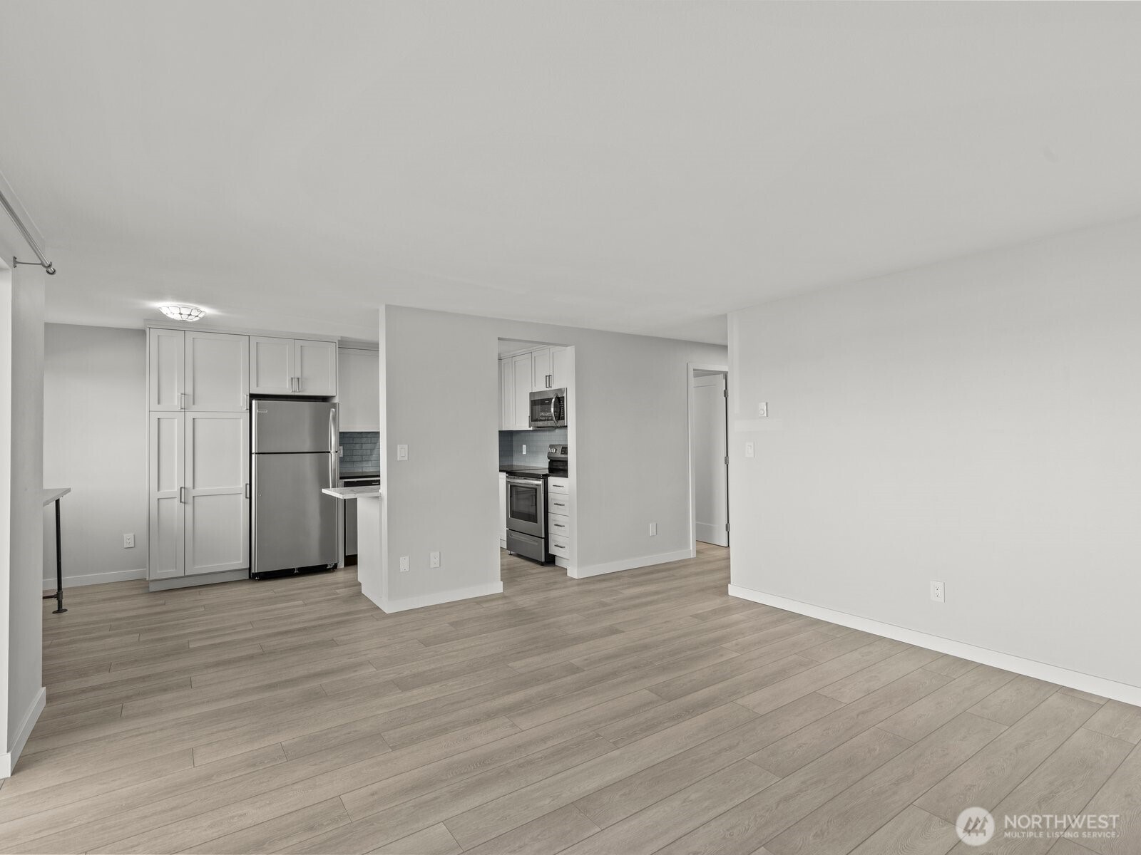 300 2nd Avenue North, Unit 2E Edmonds, WA 98020 - Photo 9 of 33