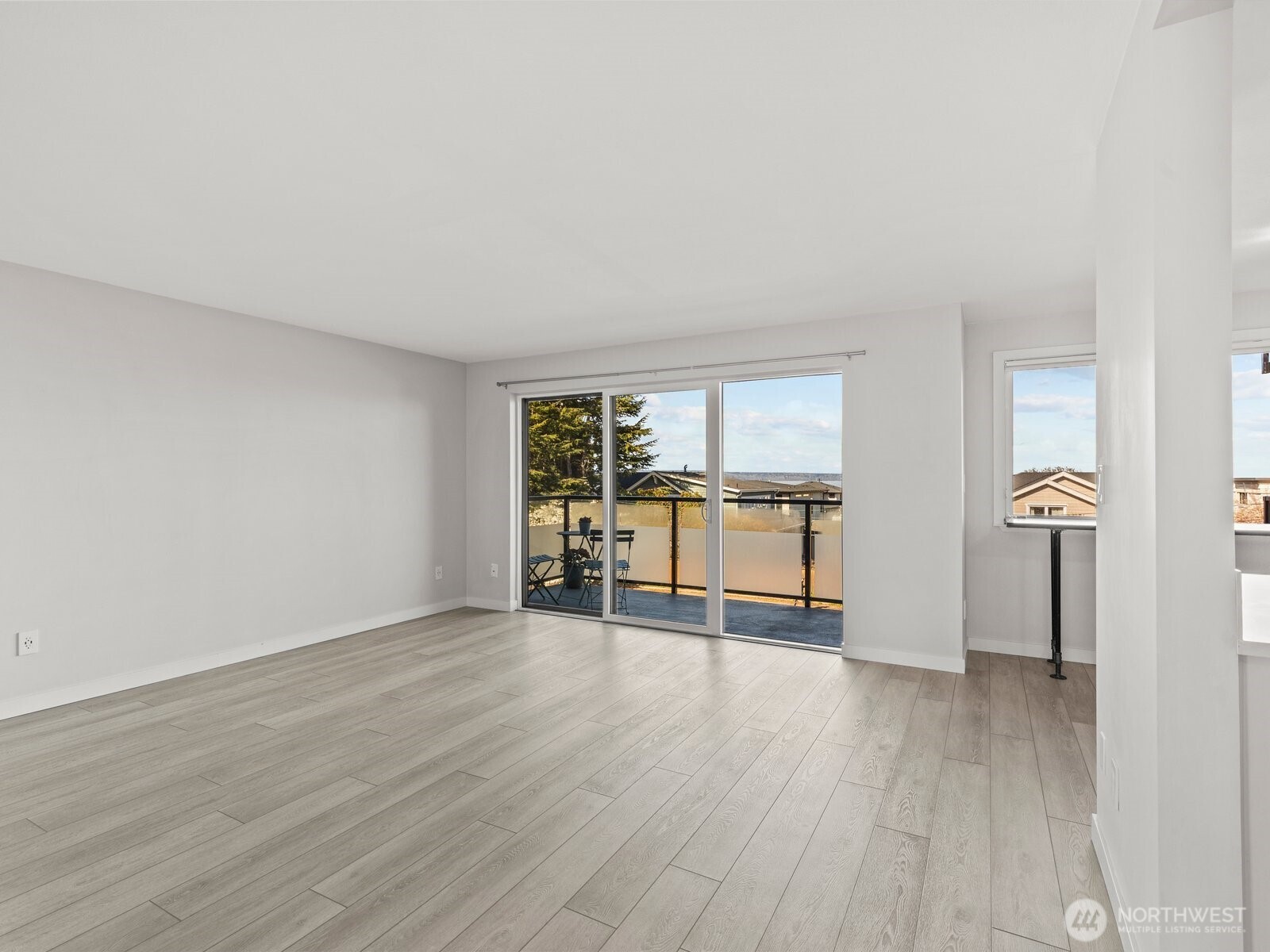 300 2nd Avenue North, Unit 2E Edmonds, WA 98020 - Photo 10 of 33