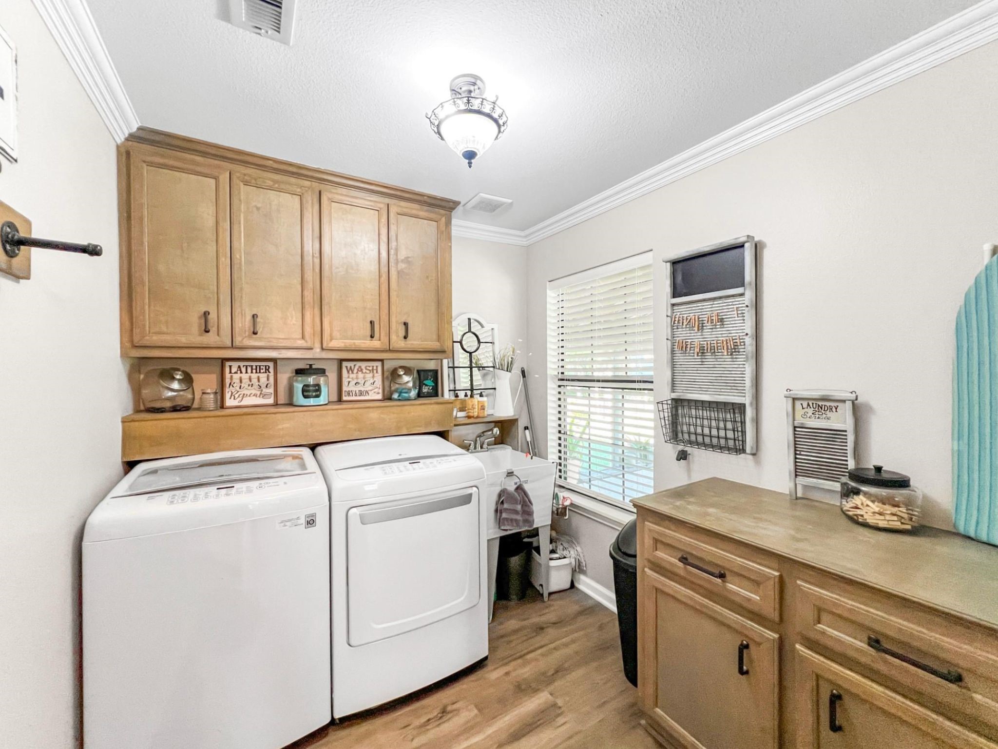 9731 Hadden Road Baytown, TX 77521 - Photo 31 of 45 Utility Room