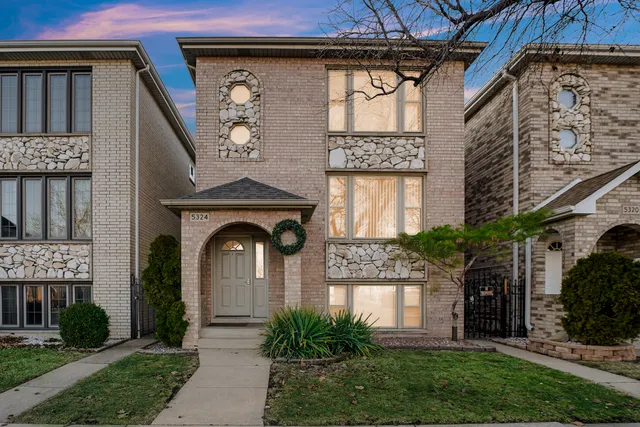 $2,100 | 5324 Long Avenue, Unit 1, Chicago, IL 60638