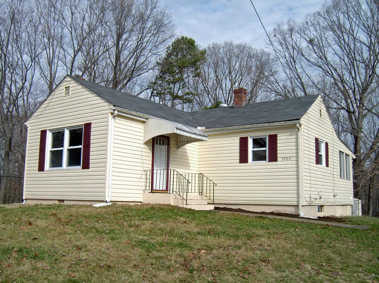 3962 Pitzer Road Roanoke, VA 24014 - Photo 1 of 10 Main