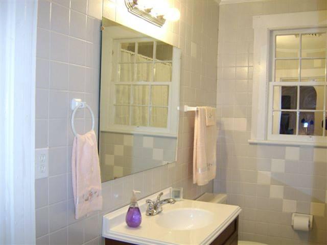 3962 Pitzer Road Roanoke, VA 24014 - Photo 3 of 10 Bath
