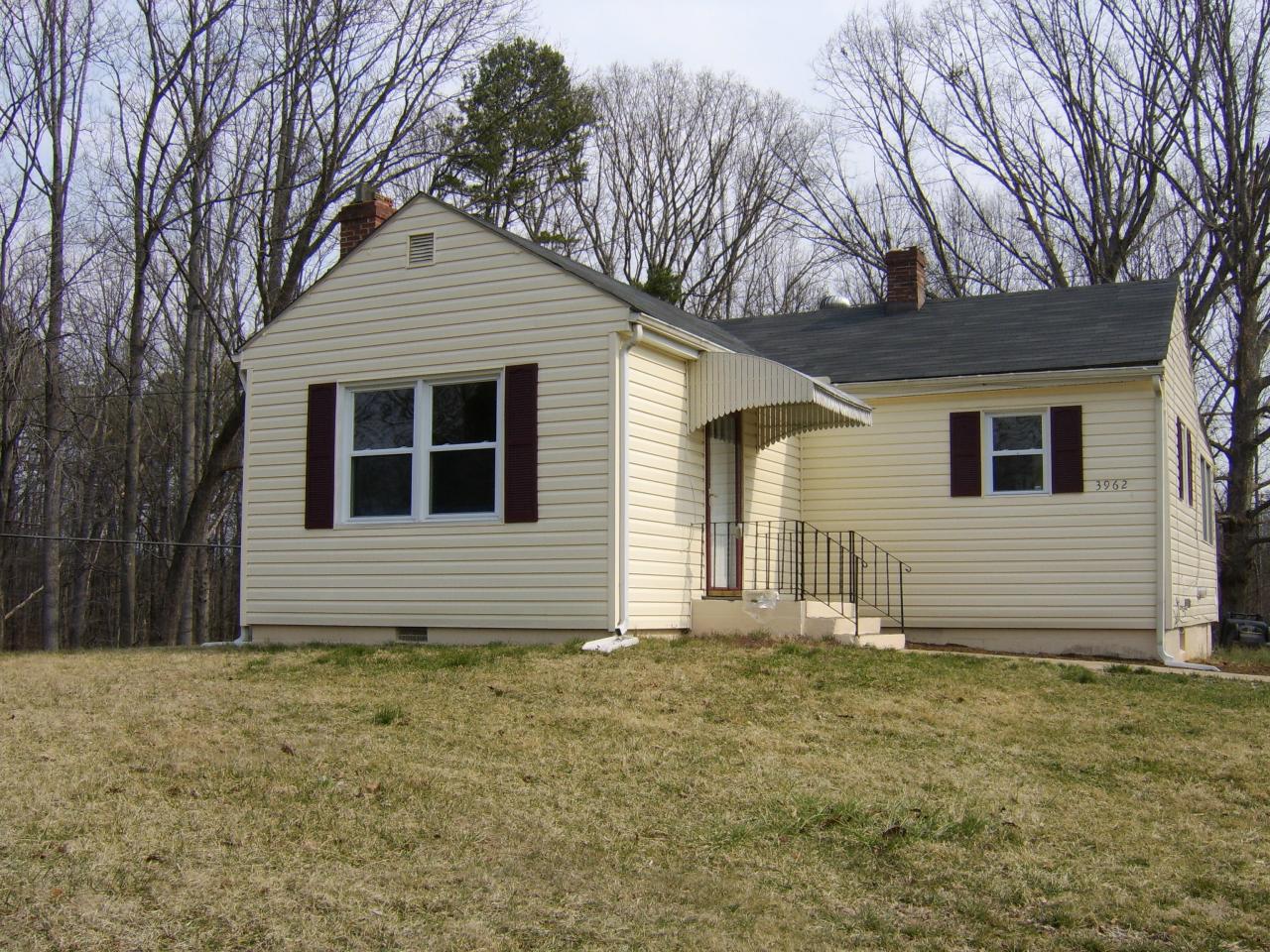 3962 Pitzer Road Roanoke, VA 24014 - Photo 10 of 10 wooded area on side & back