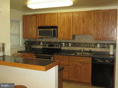 3908 Braddock Road Alexandria, VA 22312 - Photo 5 of 16 Kitchen