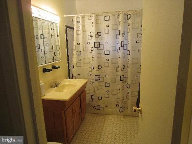 3908 Braddock Road Alexandria, VA 22312 - Photo 10 of 16 Full Bath on Main Level