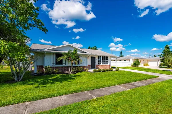 a view of a house with a yard