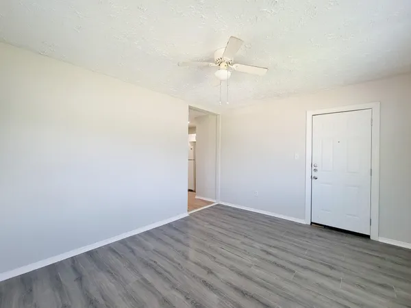 $799 | 711 Ave A, Unit 4, La Marque, TX 77568