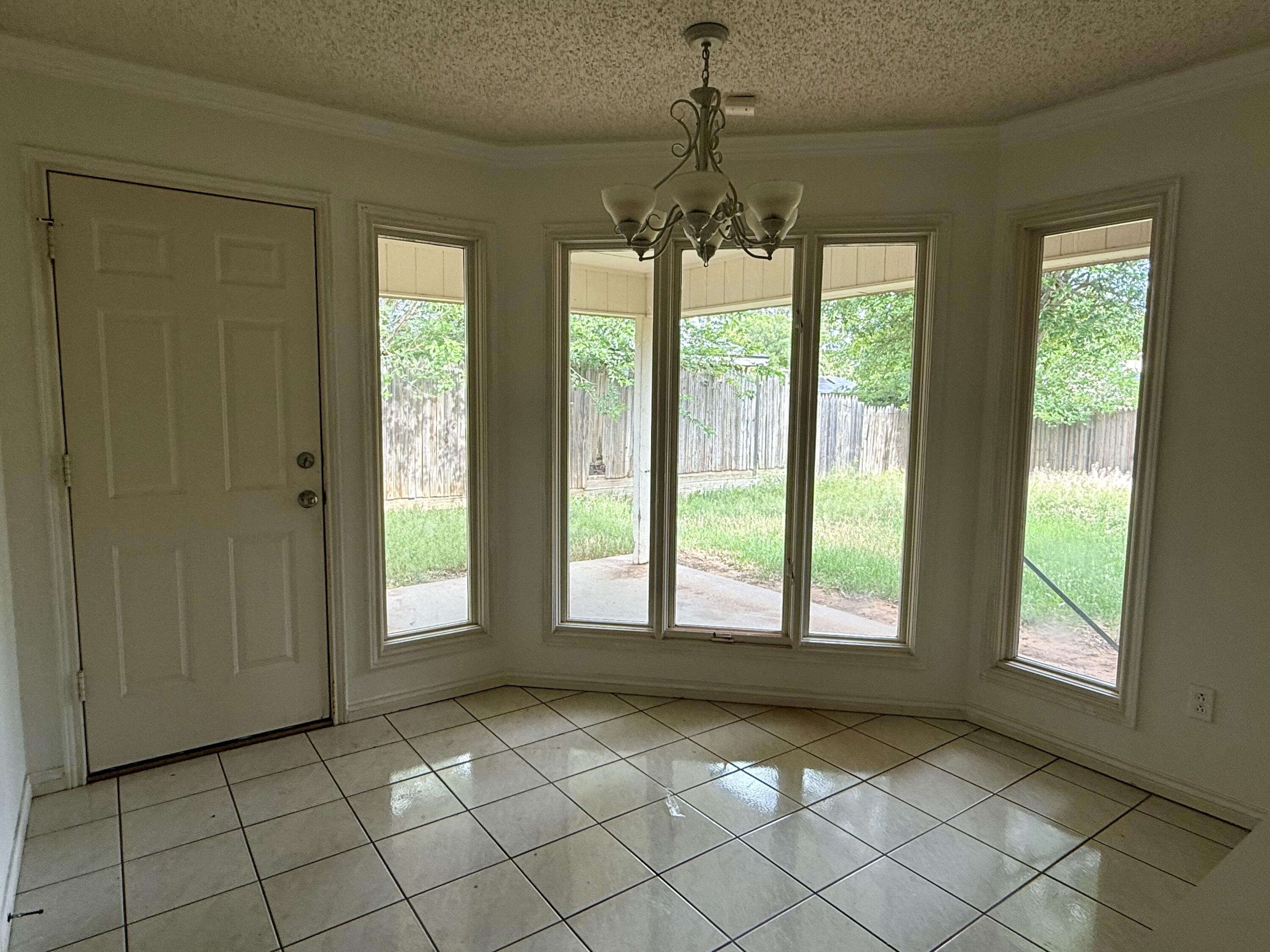 5912 74th Street Lubbock, TX 79424 - Photo 4 of 12