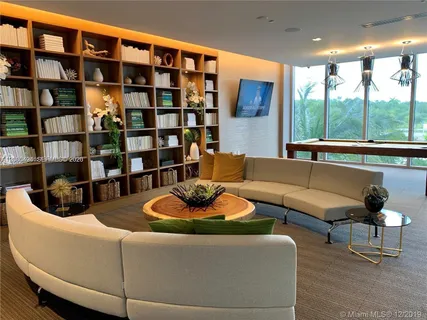 $5,700 | 16385 Biscayne Boulevard, Unit 621, North Miami Beach, FL 33160