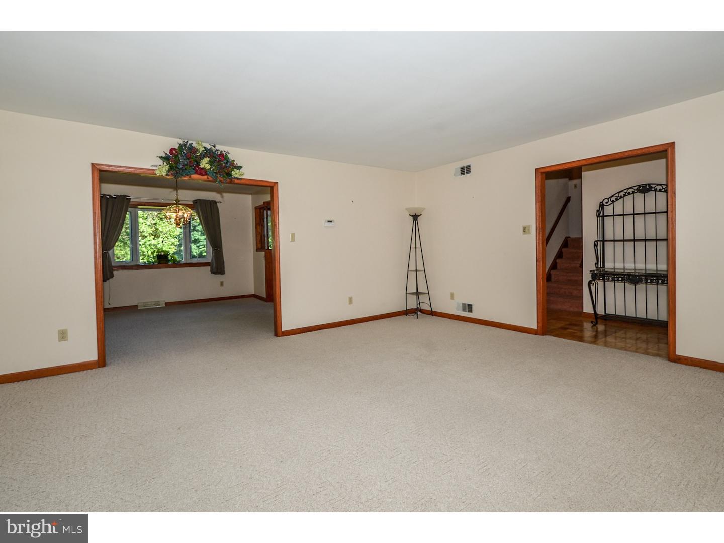 142 Valley Road Warrington, PA 18976 - Photo 5 of 25 Living Room