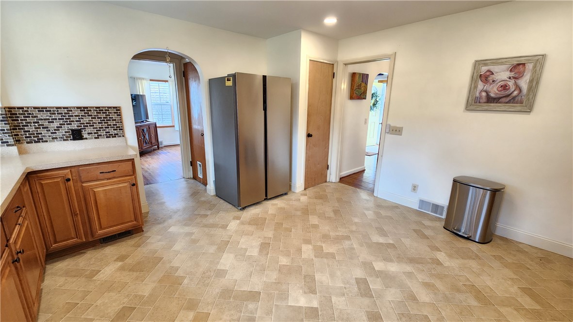 361 Barry Road Irondequoit, NY 14617 - Photo 11 of 38