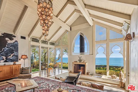 $28,500,000 | 28980 Cliffside Drive, Malibu, CA 90265