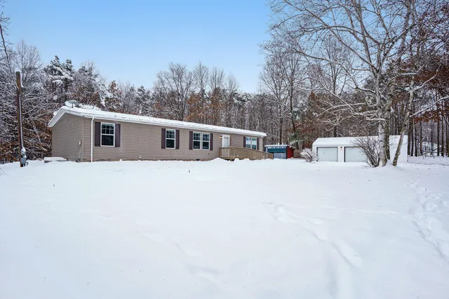 $299,900 | 6453 18 Mile Road Northeast, Cedar Springs, MI 49319