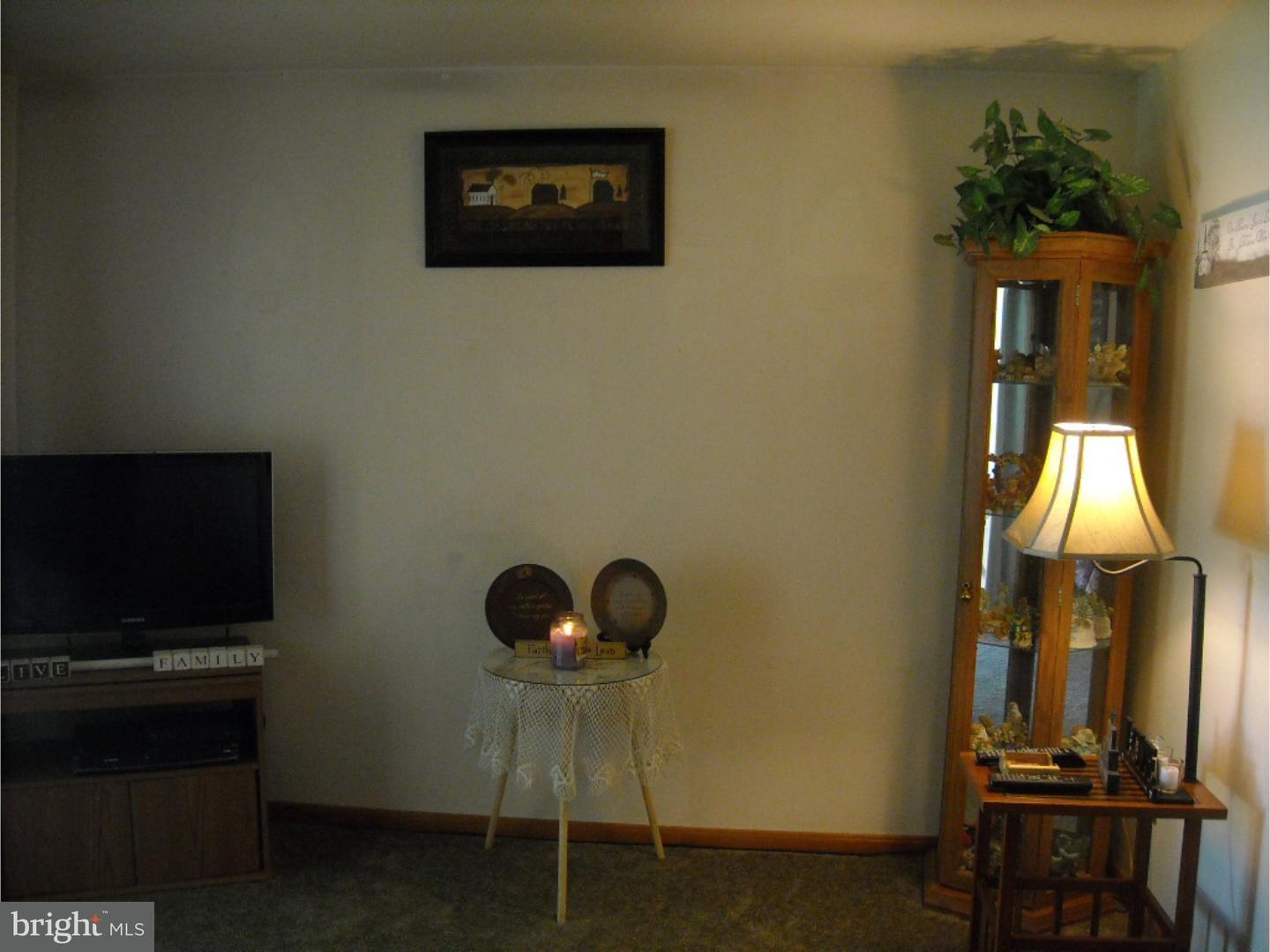 126 West Elbon Road Brookhaven, PA 19015 - Photo 8 of 11 Family Room