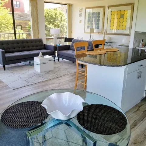 $4,200 | 345 West Fullerton Parkway, Unit 501, Chicago, IL 60614