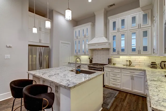 $2,850 | 2020 McGowen Street, Unit M, Houston, TX 77004