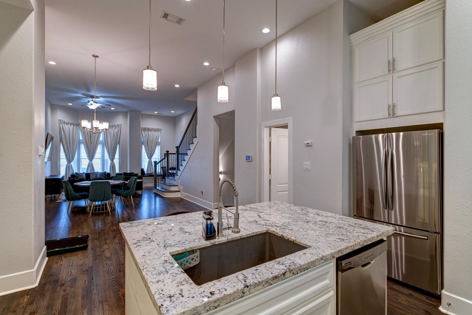 2020 McGowen Street, Unit M Houston, TX 77004 - Photo 12 of 29 All appliances included (2nd floor)