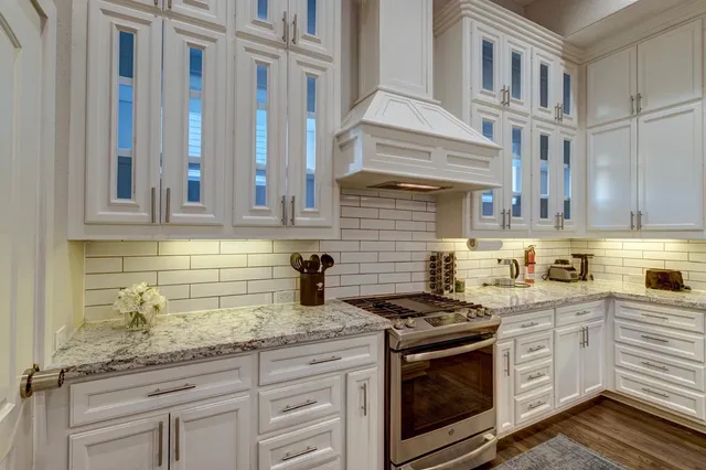 $2,850 | 2020 McGowen Street, Unit M, Houston, TX 77004