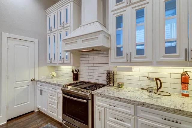 $2,850 | 2020 McGowen Street, Unit M, Houston, TX 77004