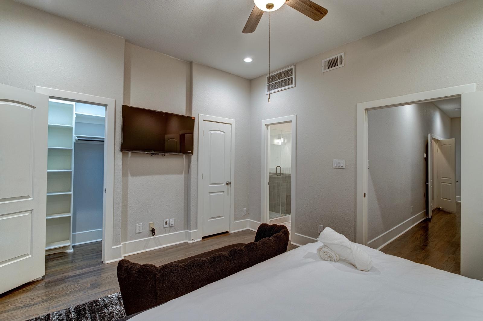 2020 McGowen Street, Unit M Houston, TX 77004 - Photo 20 of 29 Master Bedroom (3rd floor)