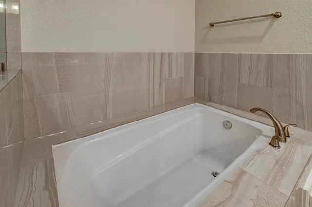 $2,850 | 2020 McGowen Street, Unit M, Houston, TX 77004