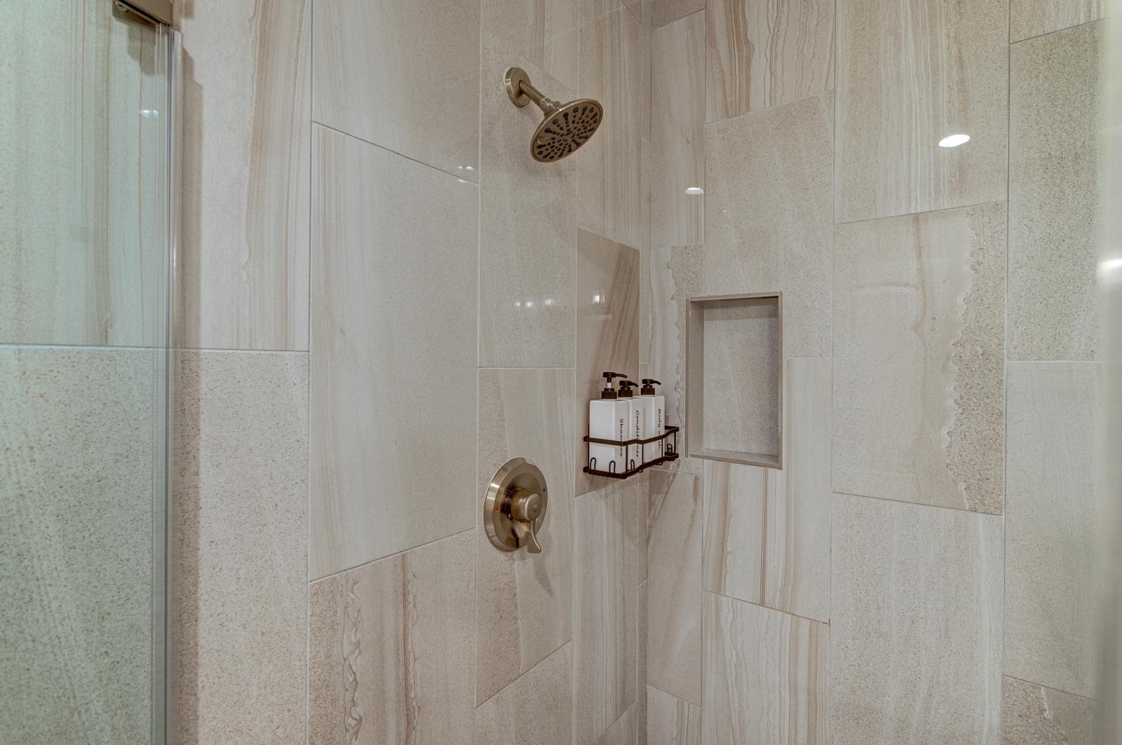 2020 McGowen Street, Unit M Houston, TX 77004 - Photo 23 of 29 Tub and Shower ComboMaster Room (3rd floor)