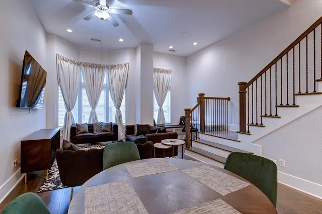 $2,850 | 2020 McGowen Street, Unit M, Houston, TX 77004