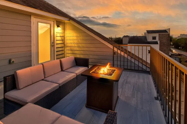 $2,850 | 2020 McGowen Street, Unit M, Houston, TX 77004