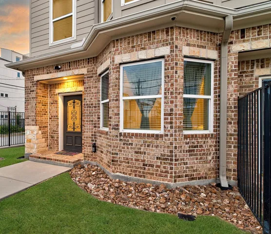 $2,850 | 2020 McGowen Street, Unit M, Houston, TX 77004