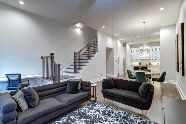 $2,850 | 2020 McGowen Street, Unit M, Houston, TX 77004