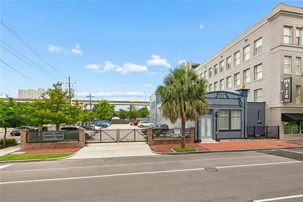$2,800 | 814 Howard Avenue, Unit 201, New Orleans, LA 70130