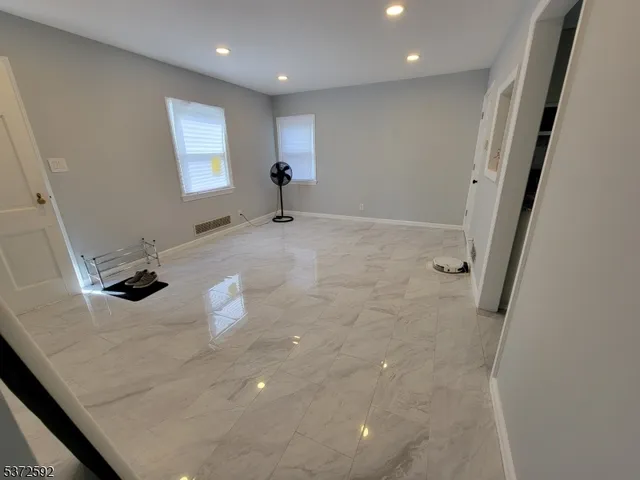 $1,300 | 40 Surrey Lane, Clifton, NJ 07012